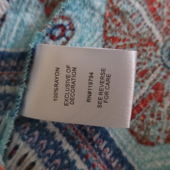 Farmers Market By One World FLORAL Flutter Sleeve Blouse - Picture 3 of 6